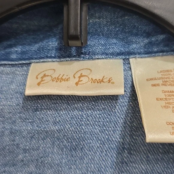 Bobbie Brooks Light Blue Denim Top with Gold Logo Tag Size L - Picture 3 of 10